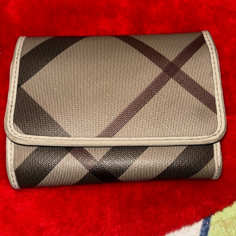 SOLD!! EUC Burberry Classic Check trifold Wallet
